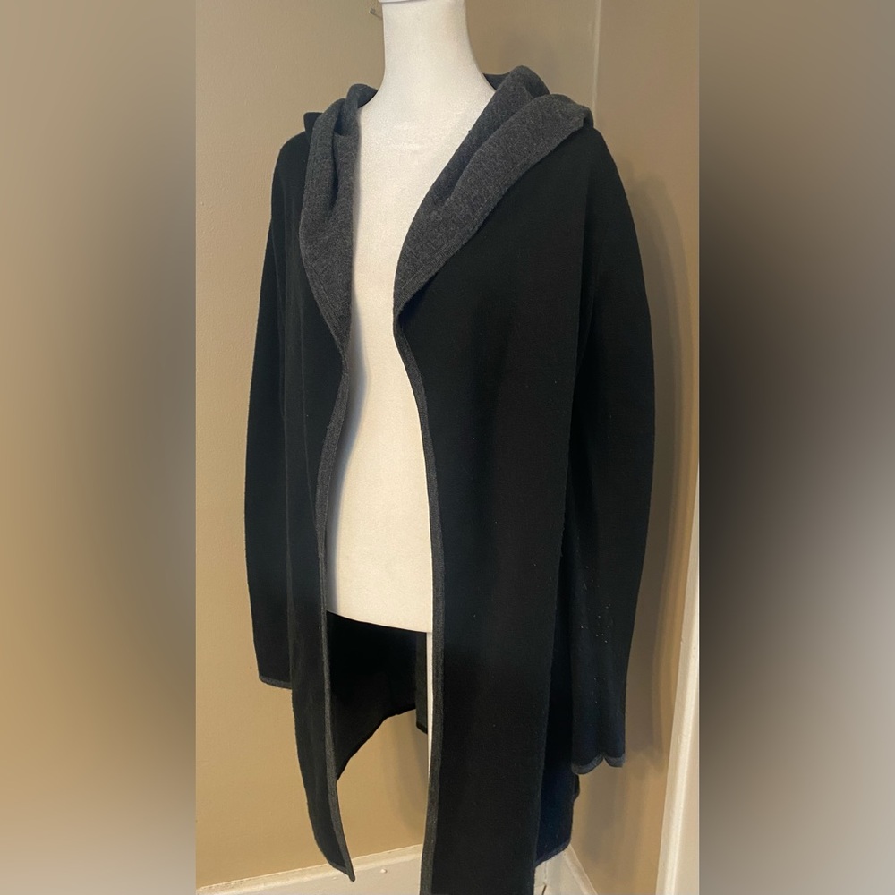 LAST CHANCE! EUC Black Hooded Tunic Sweater Cardigan L